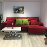 With Private Patio 아파트