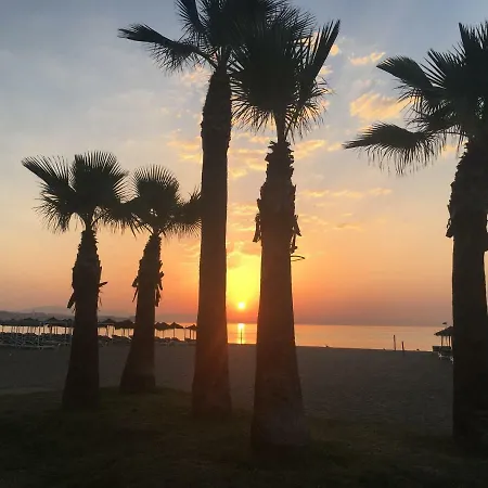 With Private Patio شقة