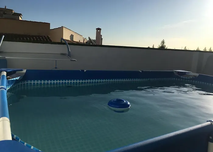 With Private Patio דירה *