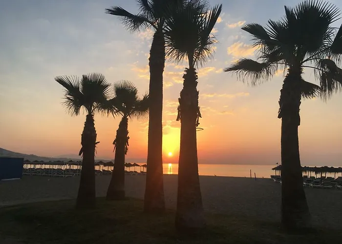 With Private Patio דירה