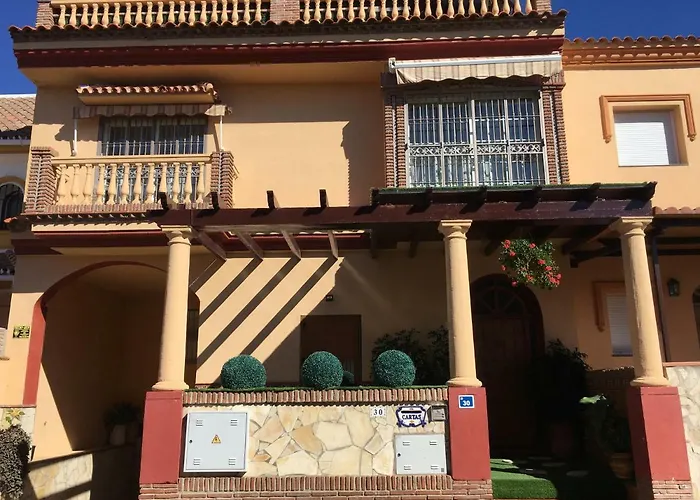 With Private Patio דירה