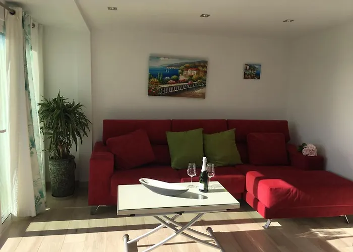 דירה With Private Patio פואנגירולה